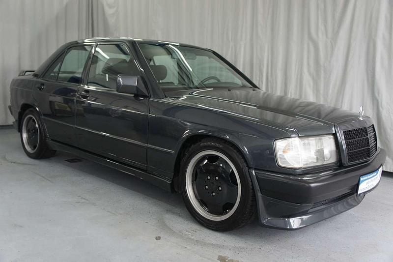 Schwarz Gebraucht 1988 Mercedes 190 AMG Limousine | 29.990 € - Bild 1/3