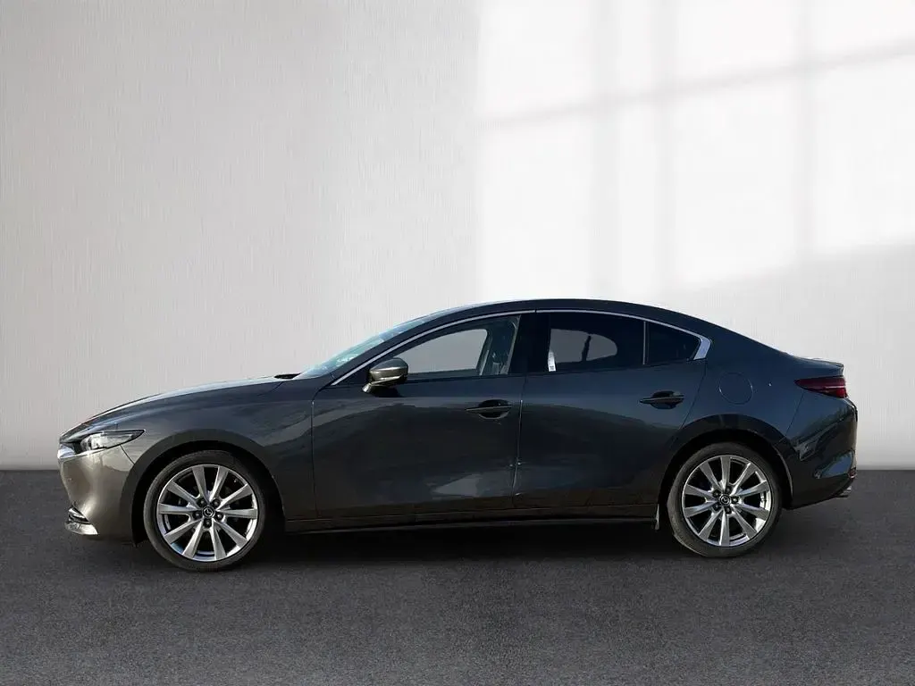 Używany Mazda 3 Go 186 KM (136 kW) 2021 Szary Sedan/Limuzyna