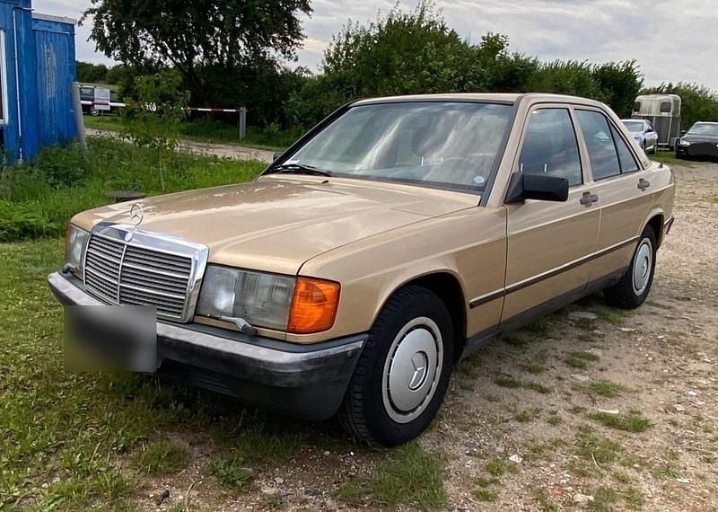 Second-hand Mercedes 190 122 CP (89 kW) 1984 Berlinǎ