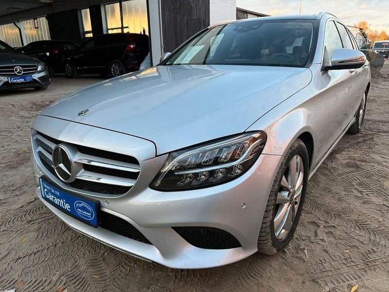 Iridiumsilber Gebraucht 2021 Mercedes C300 Kombi | 28.950 € - Bild 1/4
