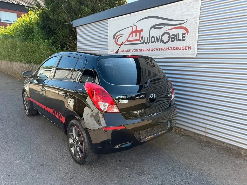 Gebraucht Hyundai i20 86 PS (63 kW) 2014 Schwarz Kleinwagen