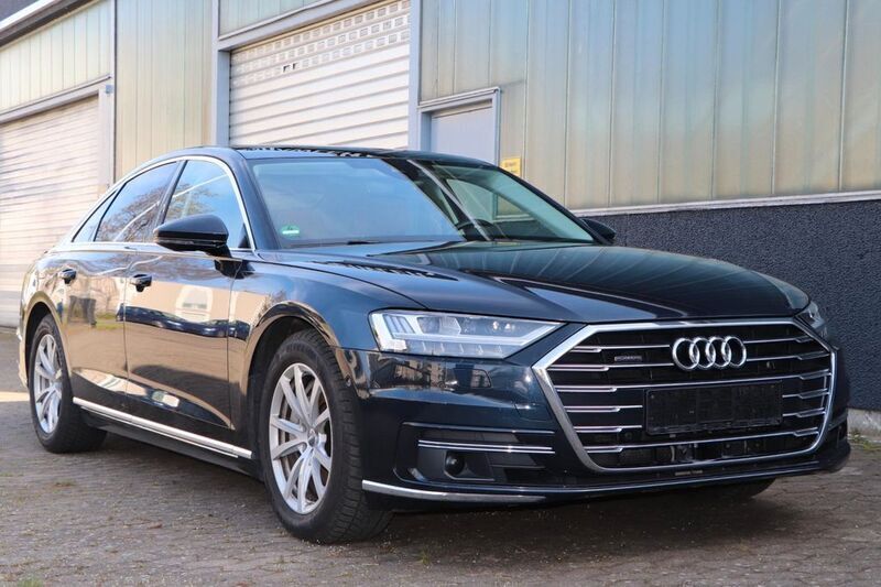 Blau Gebraucht 2018 Audi A8 Ambiente Limousine | 39.450 € (Guter Preis) - Bild 1/4