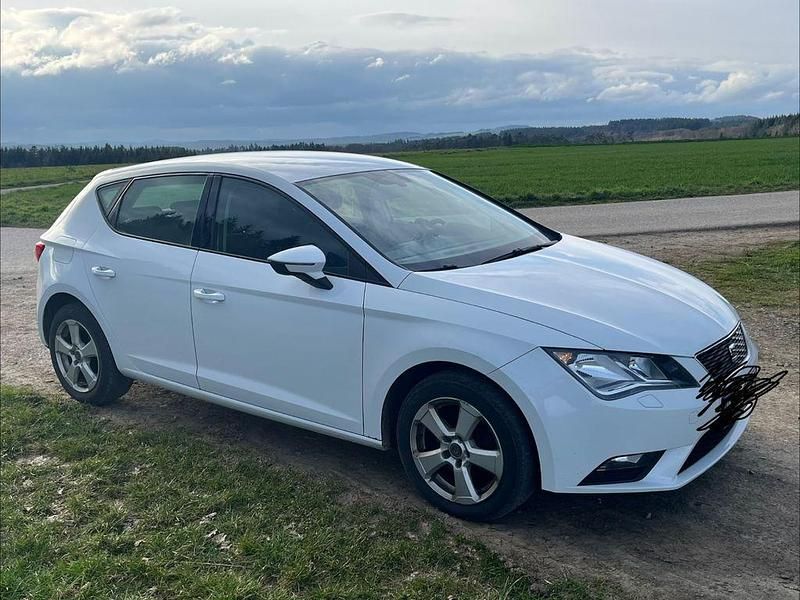 Gebraucht Seat Leon Style 105 PS (77 kW) 2013 Weiß Limousine