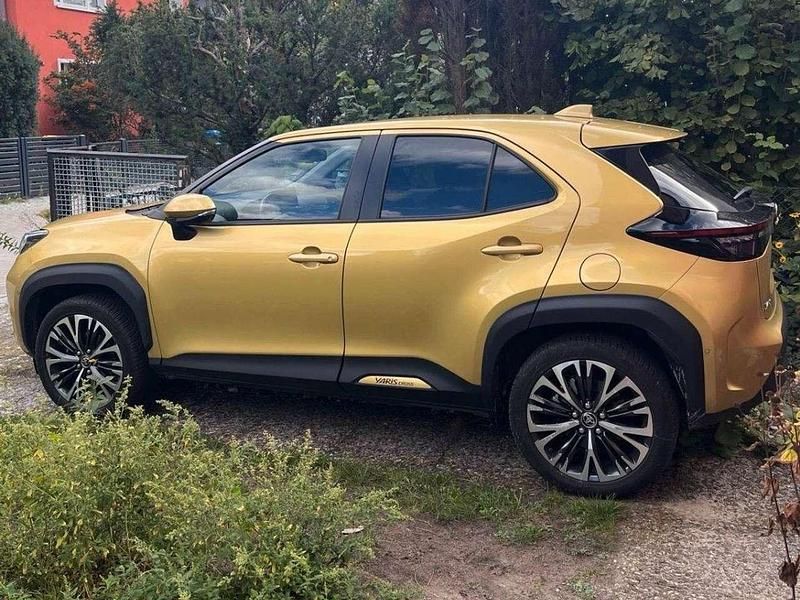 Gold Gebraucht 2022 Toyota Yaris Cross Elegant SUV | 23.500 € (Fairer Preis) - Bild 1/4