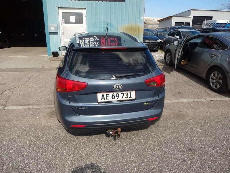 Gebraucht Kia Ceed 128 PS (94 kW) 2013 Blau Kleinwagen