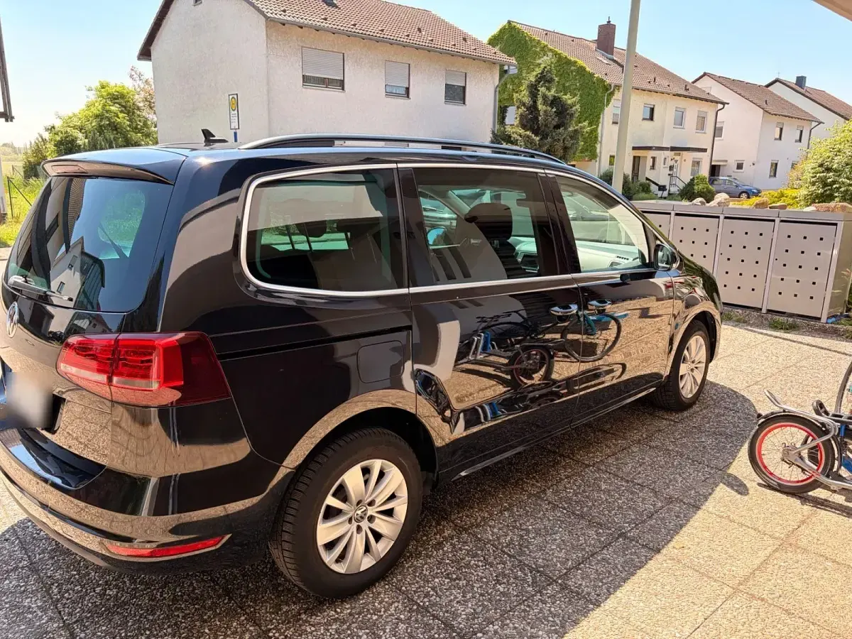 Gebraucht VW Sharan Comfortline 150 PS (110 kW) 2019 Schwarz Van / Kleinbus