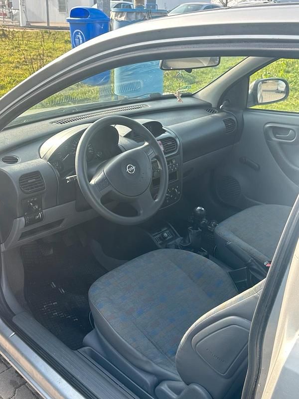 Gebraucht Opel Corsa 58 PS (42 kW) 2001 Silber Kleinwagen