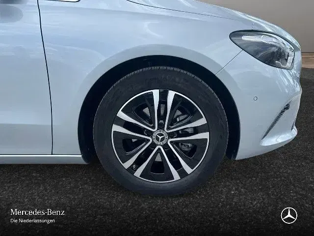 Gebraucht Mercedes B200 Advanced Plus 163 PS (119 kW) 2025 Silber Van / Kleinbus