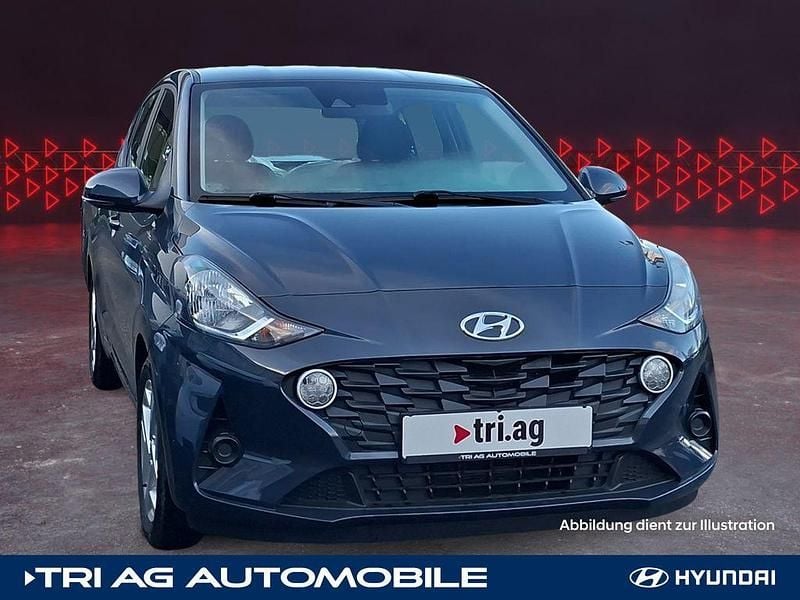 Aurora grey / met (metallic) Gebraucht 2023 Hyundai i10 Trend Kleinwagen | 14.990 € (Fairer Preis) - Bild 1/4