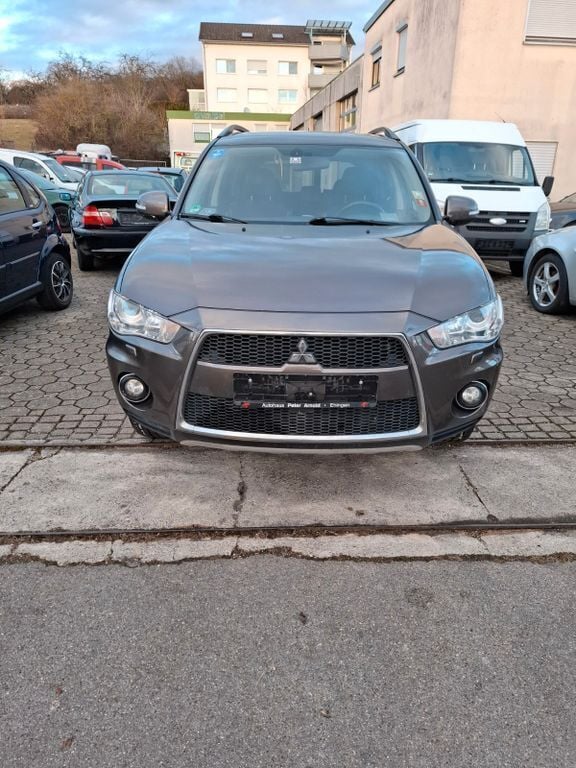 Braun Gebraucht 2012 Mitsubishi Outlander SUV | 3.100 € (Superpreis) - Bild 1/4