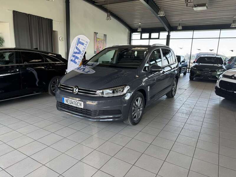 Dolphin grey metallic Neu 2025 VW Touran Van / Kleinbus | 37.590 € (Guter Preis) - Bild 1/3
