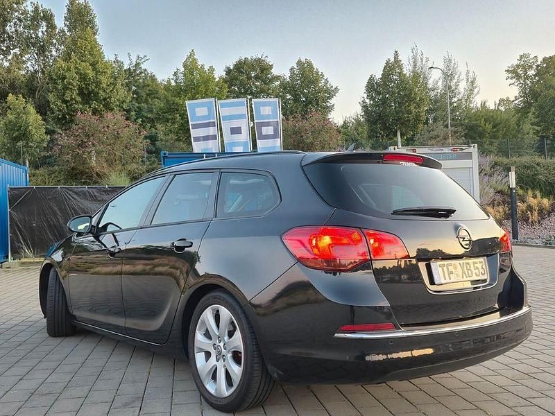 Gebraucht Opel Astra 140 PS (102 kW) 2013 Schwarz Kombi