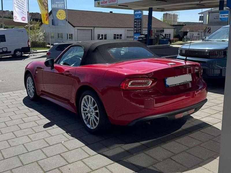 Gebraucht Fiat 124 Spider 140 PS (102 kW) 2017 Colore esterno (red (solid)) Cabrio