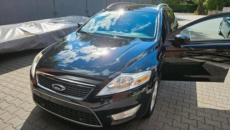 Schwarz Gebraucht 2010 Ford Mondeo Kombi | 2.499 € (Guter Preis) - Bild 1/4