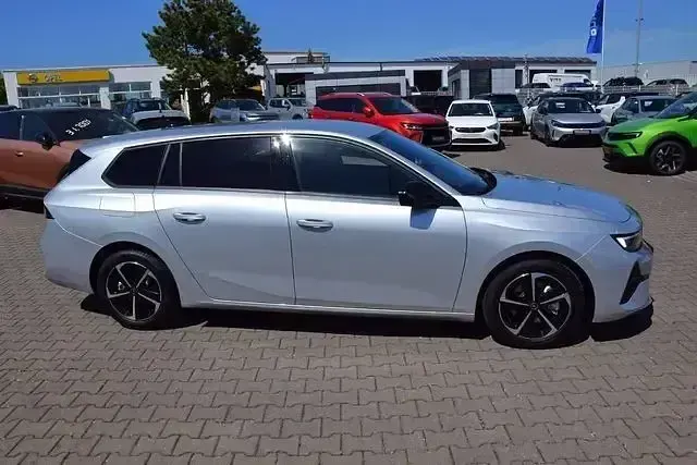 Gebraucht Opel Astra 131 PS (96 kW) 2024 Silber Kleinwagen