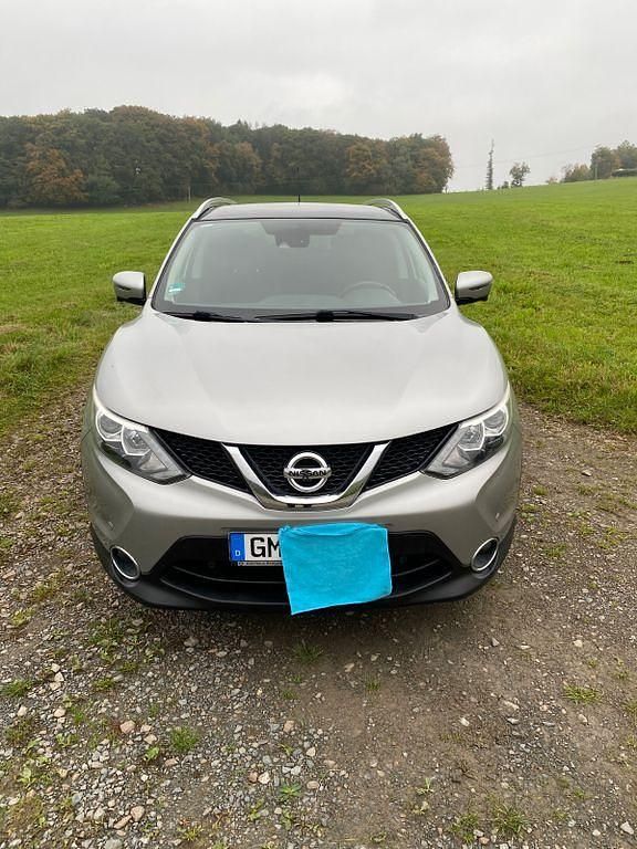 Schwarz Gebraucht 2017 Nissan Qashqai N-Connecta SUV | 11.300 € (Fairer Preis) - Bild 1/4
