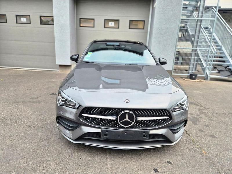 Grau Gebraucht 2019 Mercedes CLA180 AMG Limousine | 27.490 € (Fairer Preis) - Bild 1/4