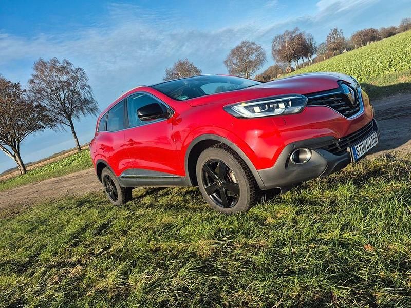 Rot Gebraucht 2017 Renault Kadjar Bose Edition SUV | 15.300 € (Fairer Preis) - Bild 1/4
