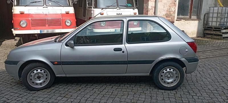Gebraucht Ford Fiesta 75 PS (55 kW) 2002 Silber Kleinwagen