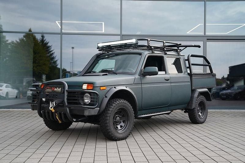 Grün Gebraucht 2022 Lada niva SUV | 37.850 € - Bild 1/4