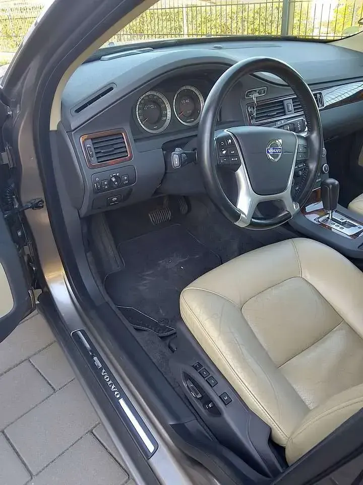 Gebraucht Volvo V70 Momentum 205 PS (150 kW) 2010 Grau Kombi