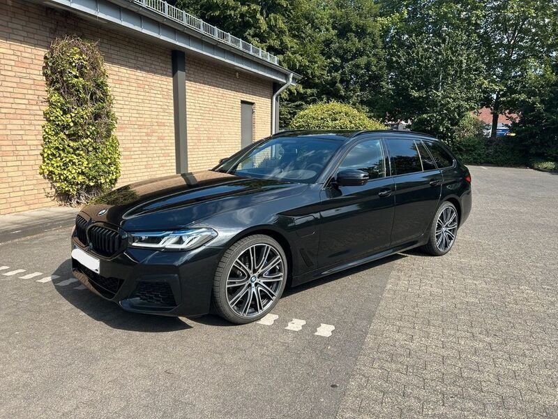 Schwarz Gebraucht 2021 BMW 530e Performance Kombi | 43.000 € - Bild 1/4