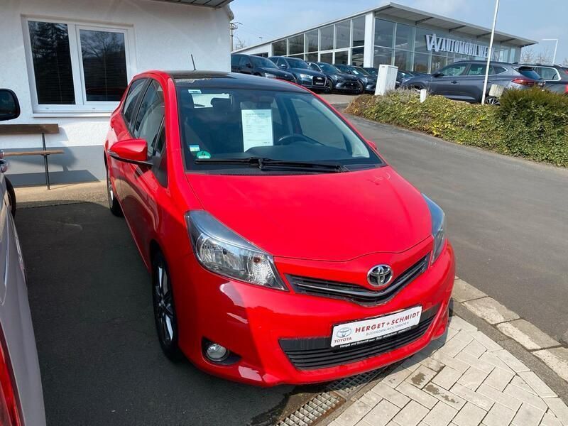 Rot Gebraucht 2012 Toyota Yaris Club Kleinwagen | 7.999 € (Fairer Preis) - Bild 1/4