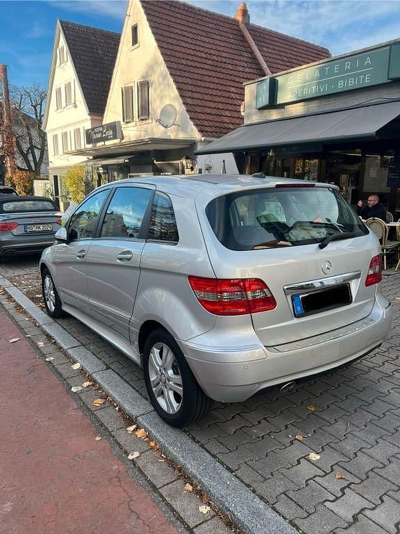 Gebraucht Mercedes B200 140 PS (102 kW) 2009 Silber Van / Kleinbus