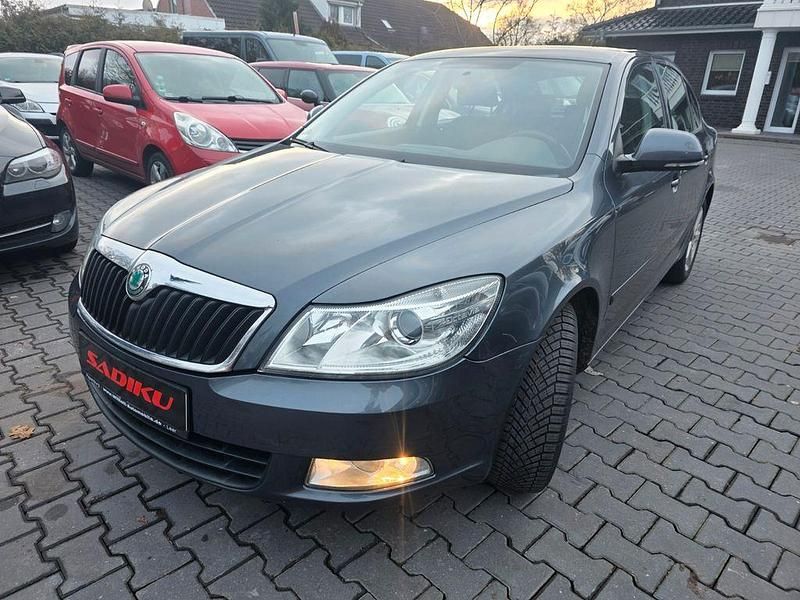 Gebraucht Skoda Octavia Ambition 105 PS (77 kW) 2012 Grau Limousine