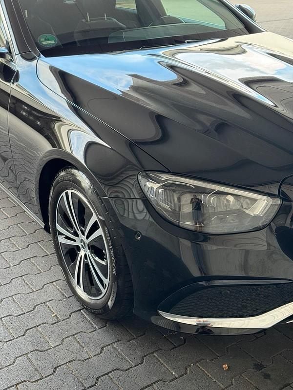 Schwarz Gebraucht 2020 Mercedes E220 Avantgarde Kombi | 29.900 € (Teuer) - Bild 1/4