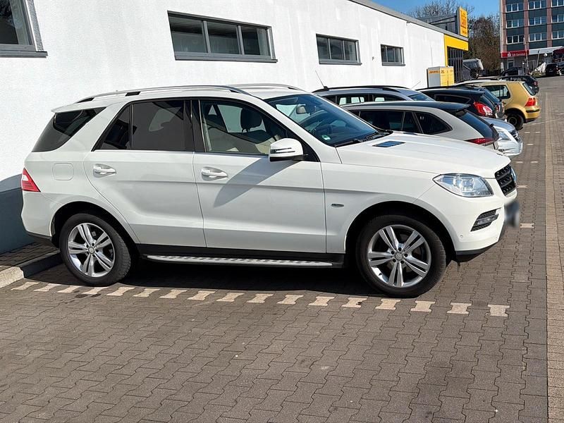 Gebraucht Mercedes ML350 258 PS (189 kW) 2012 Weiß SUV