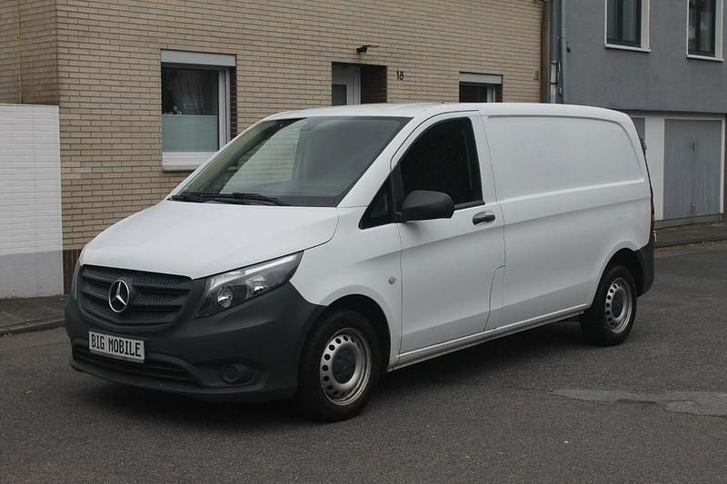 Weiß Gebraucht 2019 Mercedes Vito Van / Kleinbus | 10.950 € (Fairer Preis) - Bild 1/4