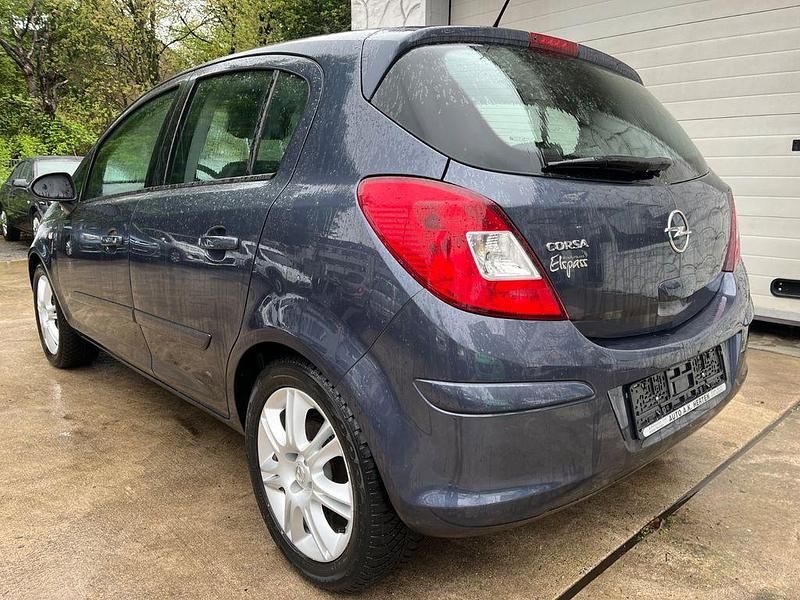 Gebraucht Opel Corsa Innovation 80 PS (58 kW) 2009 Grau Kleinwagen