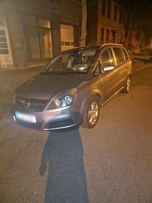 Silber Gebraucht 2005 Opel Zafira Basis Van / Kleinbus | 1.500 € - Bild 1/4