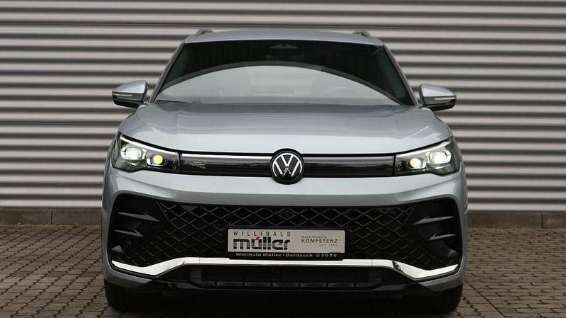 Gebraucht VW Tiguan R-line 150 PS (110 kW) 2025 Silber SUV