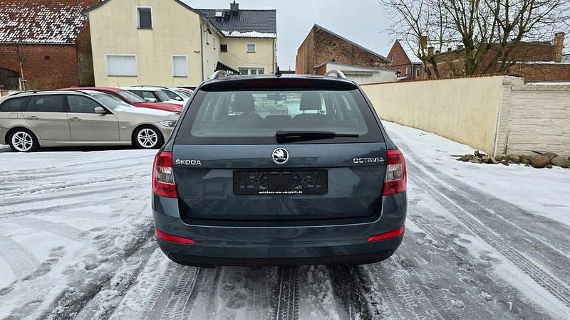 Gebraucht Skoda Octavia Elegance 150 PS (110 kW) 2015 Grau Kleinwagen