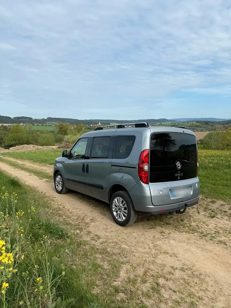 Gebraucht Fiat Doblò 105 PS (77 kW) 2014 Silber Van / Kleinbus