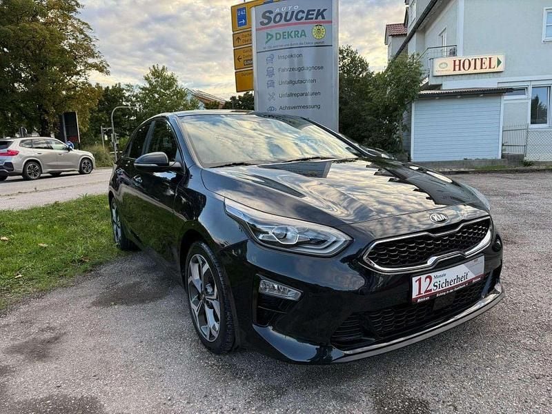 (1k) zilinaschwarz met. metallic Gebraucht 2019 Kia Ceed Platinum Edition Limousine | 17.900 € (Fairer Preis) - Bild 1/4