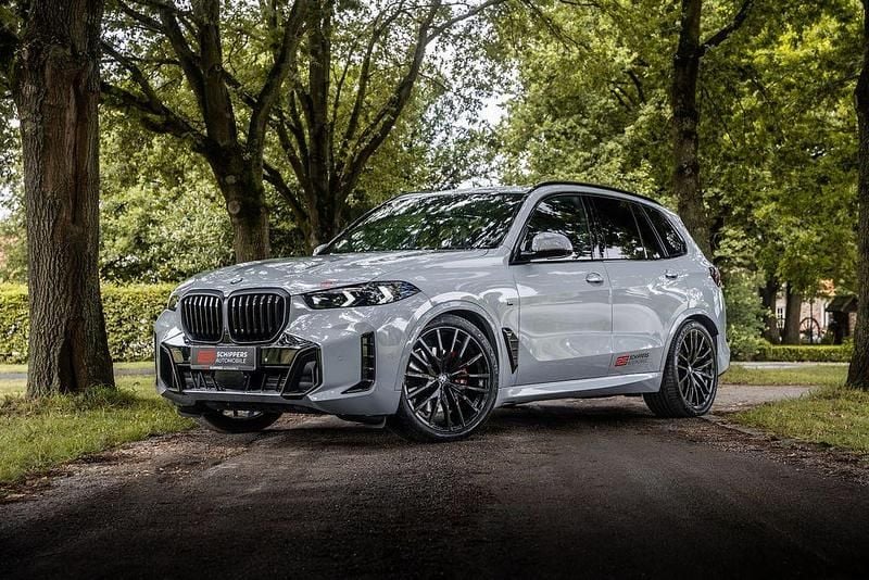 Grau Gebraucht 2025 BMW X5 M Sport SUV | 118.850 € - Bild 1/4