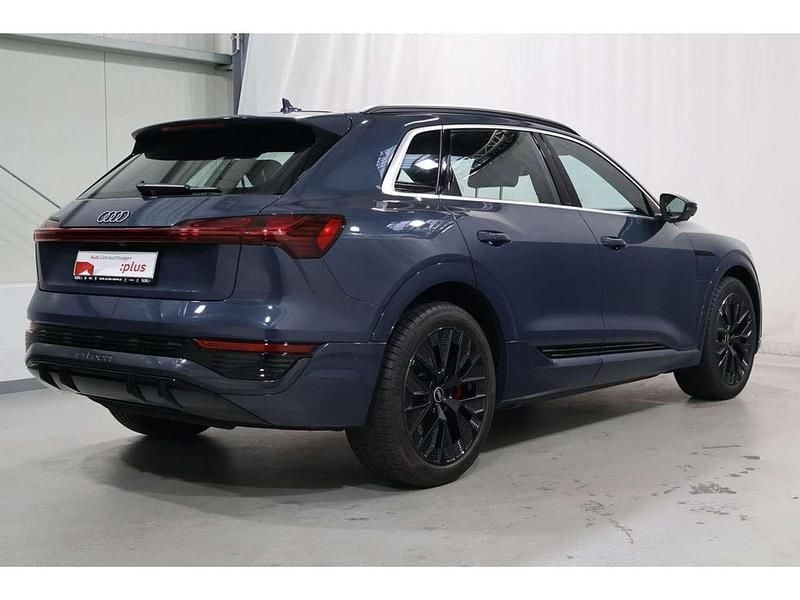 Second-hand Audi Q8 e-tron S-Line 300 kW (408 CP) 2025 Albastru SUV
