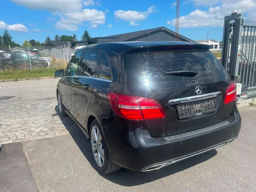 Gebraucht Mercedes B220 177 PS (130 kW) 2016 Schwarz Kleinwagen