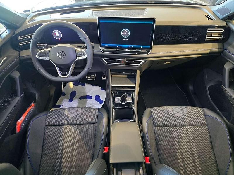 Gebraucht VW Tiguan R-line 150 PS (110 kW) 2025 Delfingrau metallic SUV