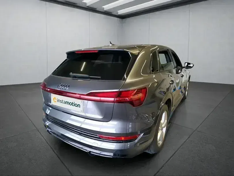 Używany Audi e-tron 300 kW (408 KM) 2023 Szary SUV