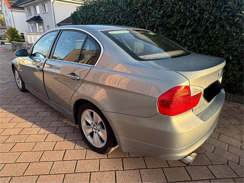 Gebraucht BMW 325 218 PS (160 kW) 2005 Grau Limousine