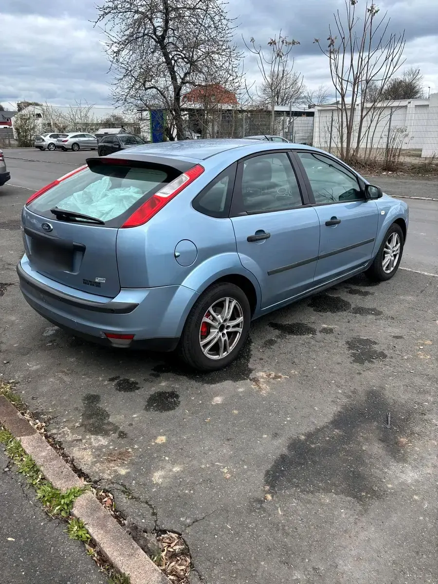 Second-hand Ford Focus 80 CP (58 kW) 2006 Albastru Berlinǎ