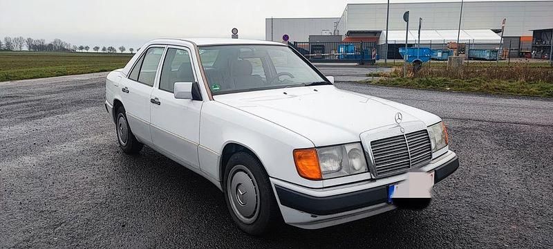 Gebraucht Mercedes 200 105 PS (77 kW) 1989 Weiß Limousine