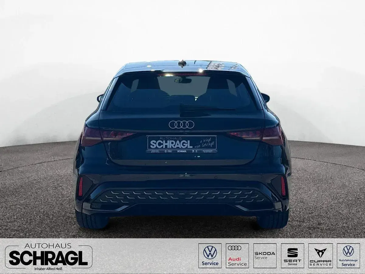 Begagnad Audi A3 S-Line 150 HK (110 kW) 2025 Svart Sedan