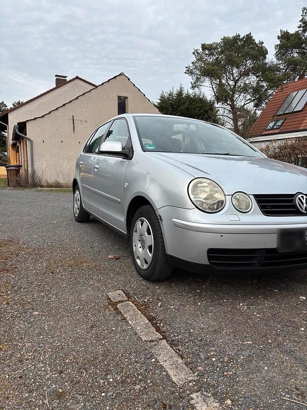 Gebraucht VW Polo 60 PS (44 kW) 2003 Silber Kleinwagen