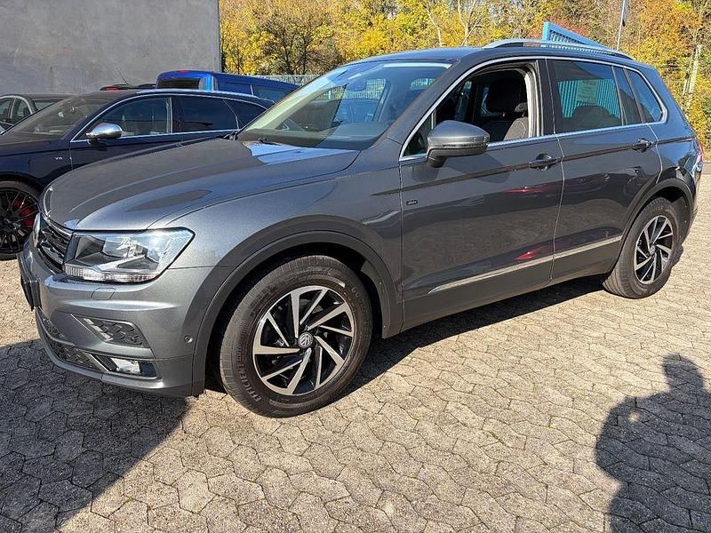 Grau Gebraucht 2018 VW Tiguan SUV | 17.900 € (Guter Preis) - Bild 1/4