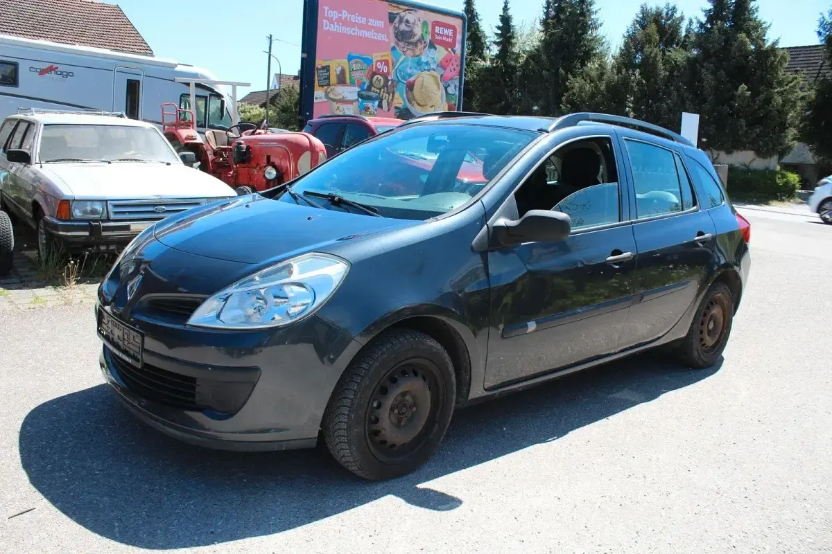Gebraucht Renault Clio GrandTour Authentique 75 PS (55 kW) 2009 Grau Kombi